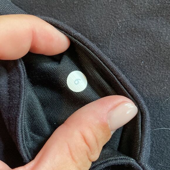 Lululemon black leggings size 6 - Picture 3 of 4